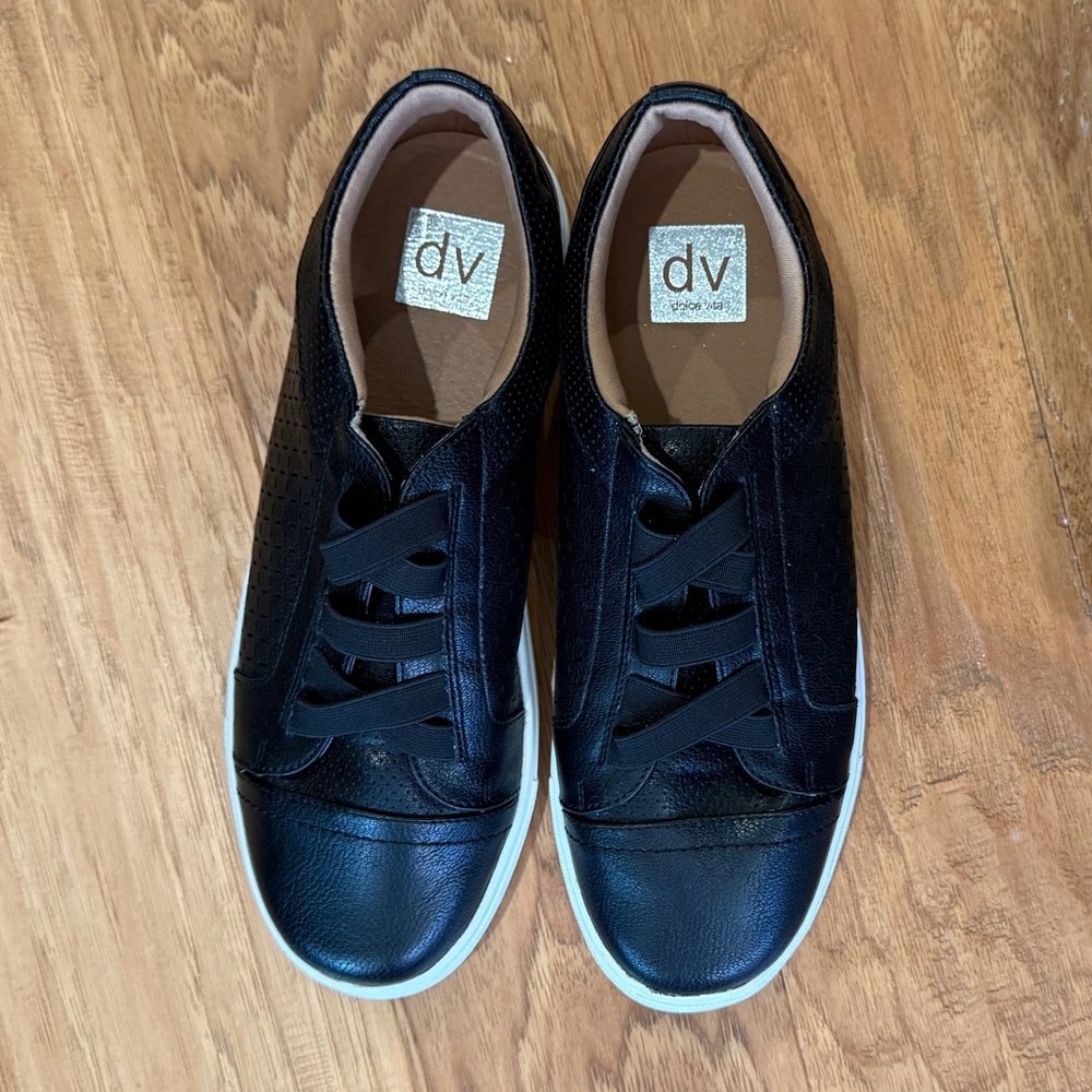 DV by Dolce Vita Amino Sneaker - Picture 3 of 6